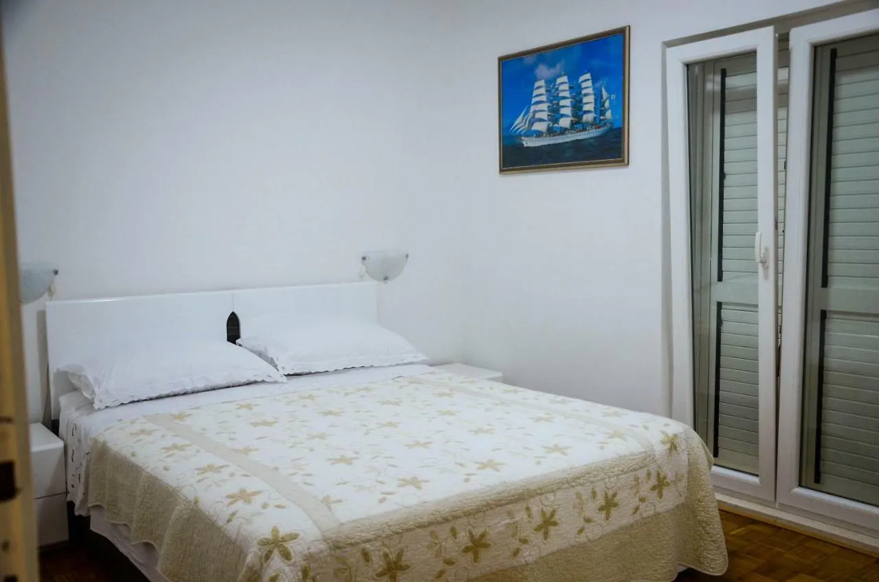 Apartments Andoria Τρογκίρ