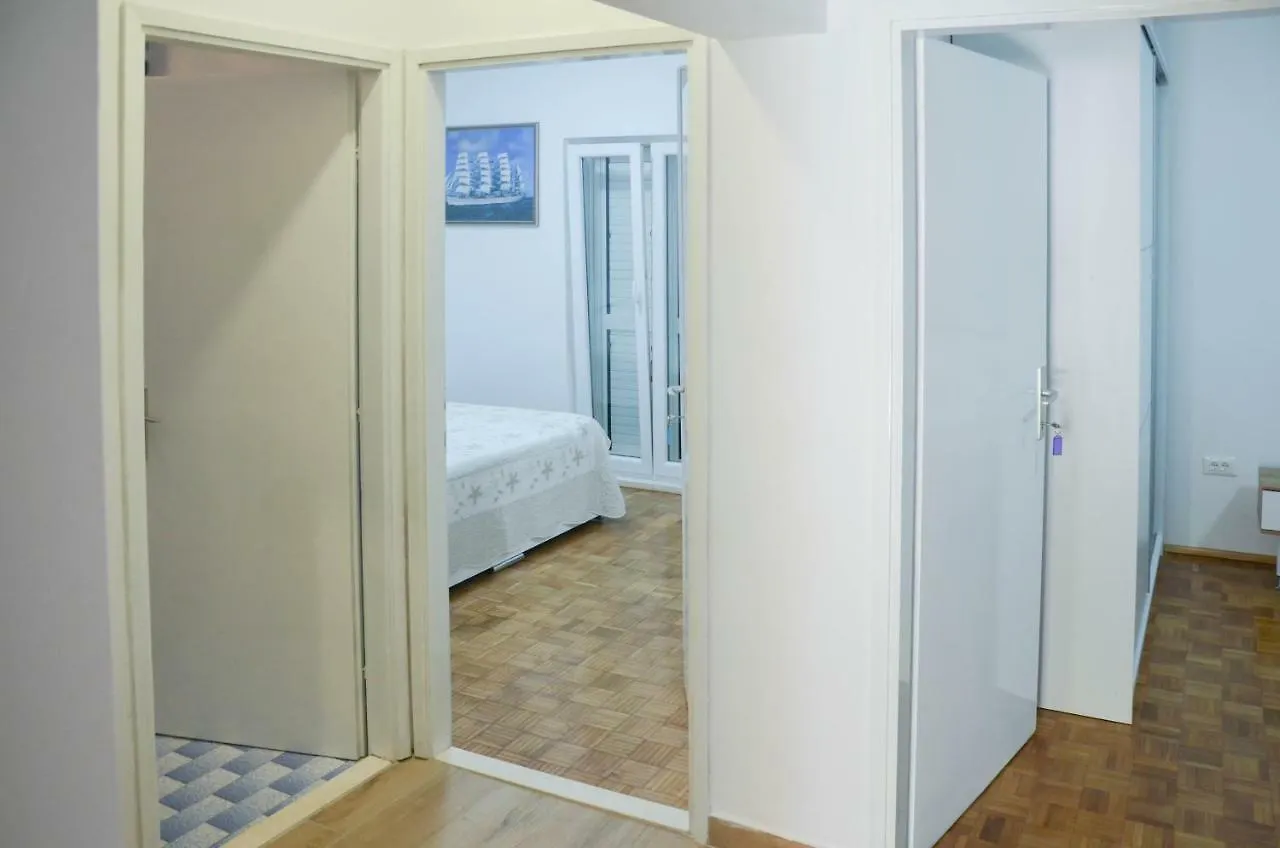 Apartments Andoria Τρογκίρ